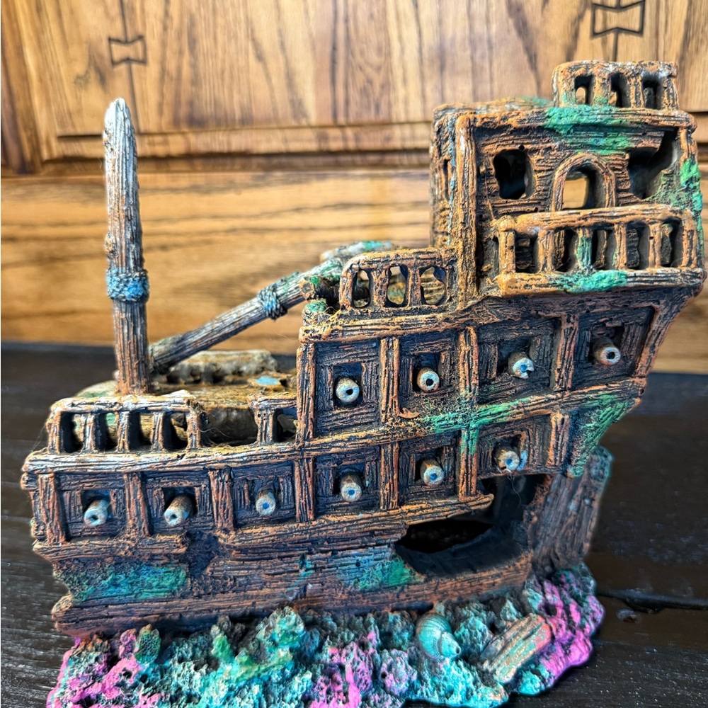 Rustic Shipwreck Aquarium Decor